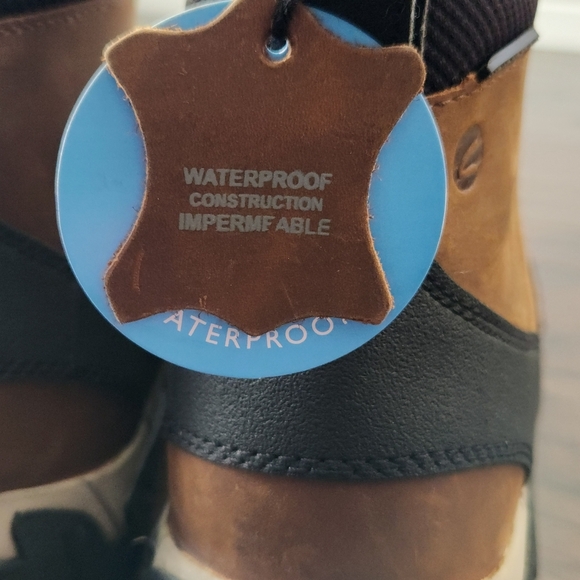 MEN'S CLARKS GROVE ZIP II WINTER BOOTS, SIZE 11.5 M. NEW WITH BOX. - Picture 5 of 11